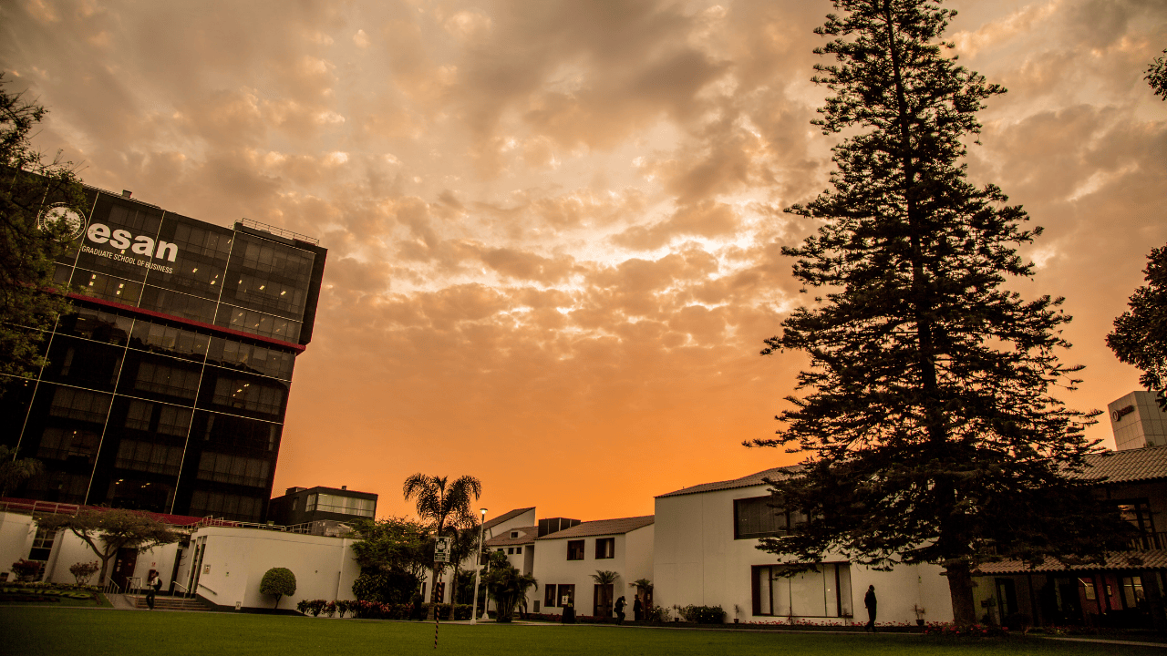 Entre la trayectoria de prestigio y el futuro: la visión de Lydia Arbaiza para ESAN