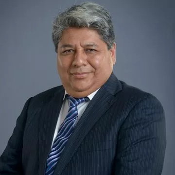 imagen de docente ricardo salinas